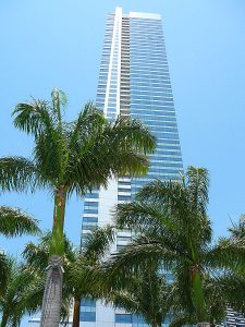 675px-four_seasons_hotel_miami_east_poolside_view