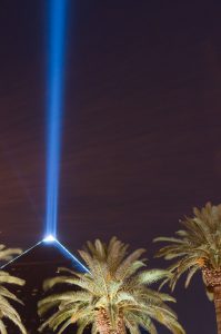 800px-luxor_light_beam_by_insapphowetrust